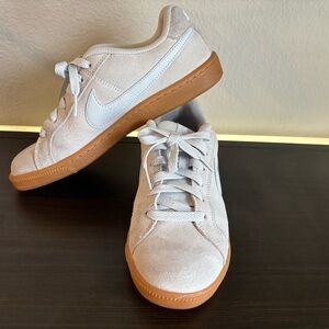 Nike Court Royale Women’s size 7